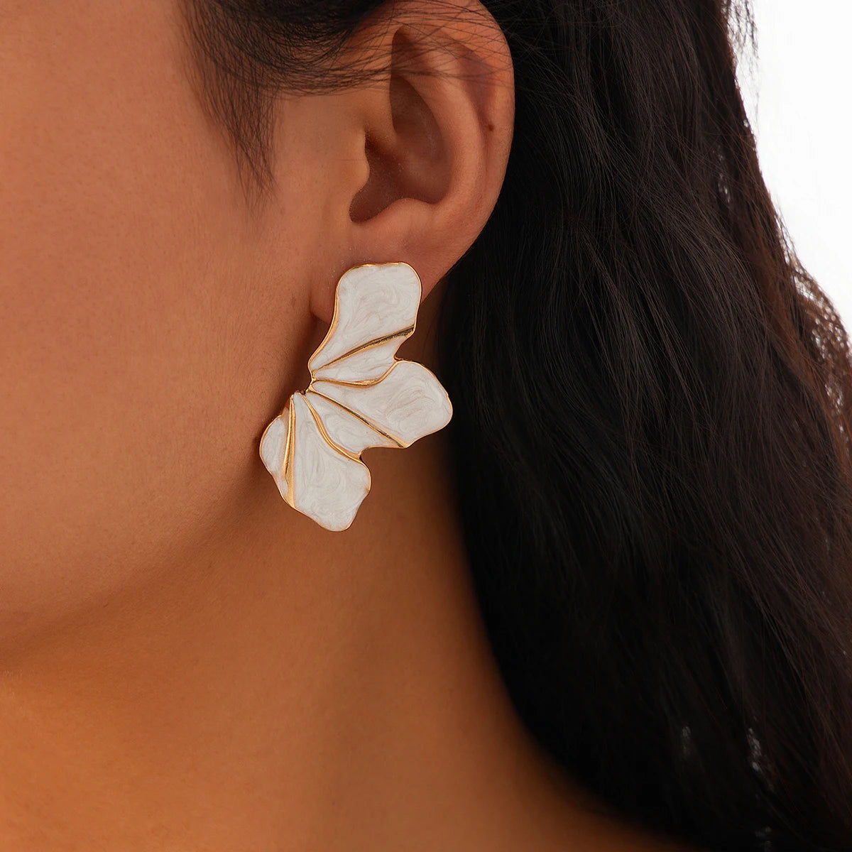 Brincos Elegantes Meia Flor com Pétalas de Luxo