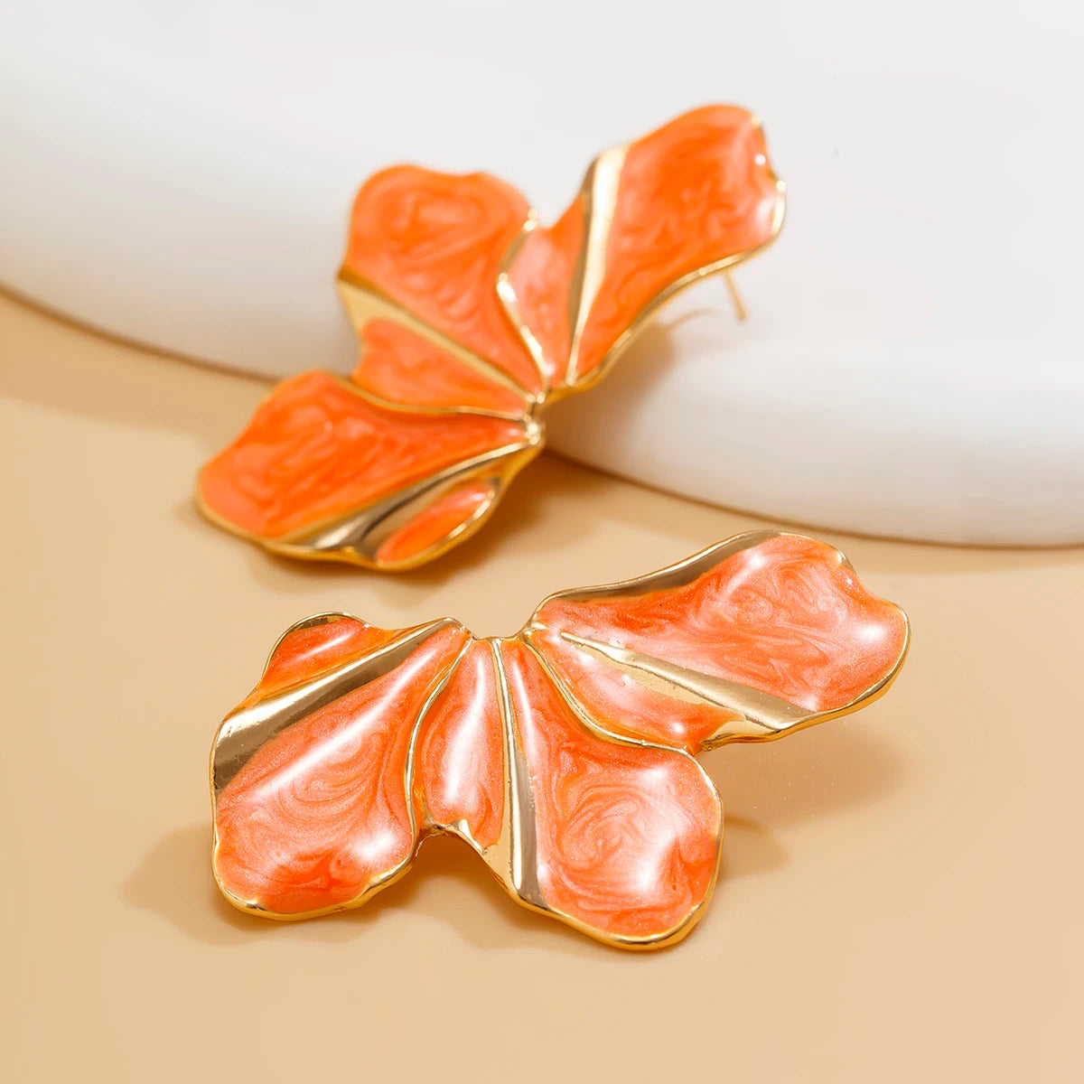 Brincos Elegantes Meia Flor com Pétalas de Luxo