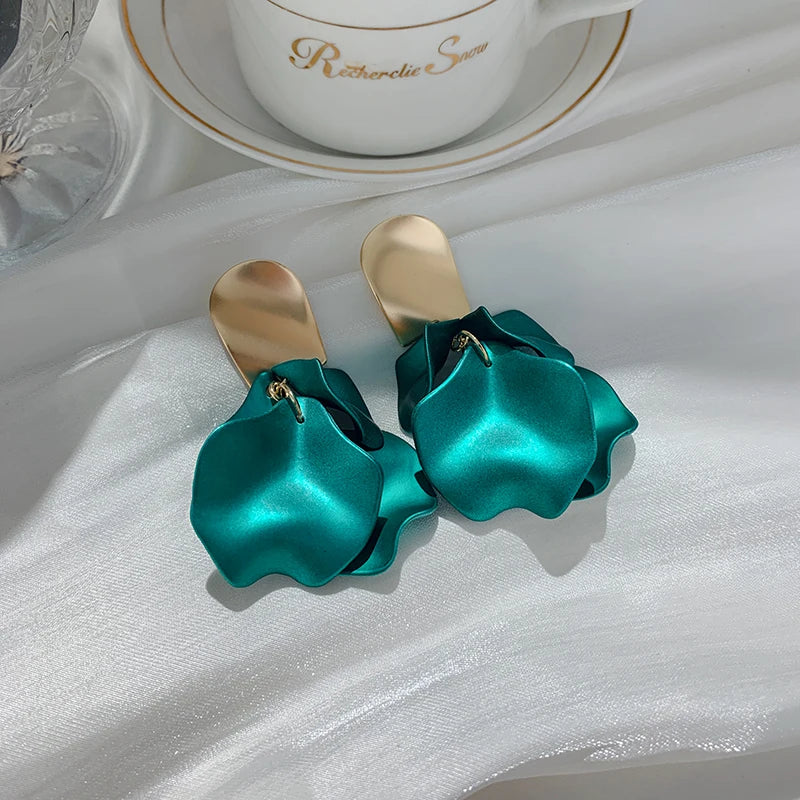 Brincos Elegantes de Pétalas