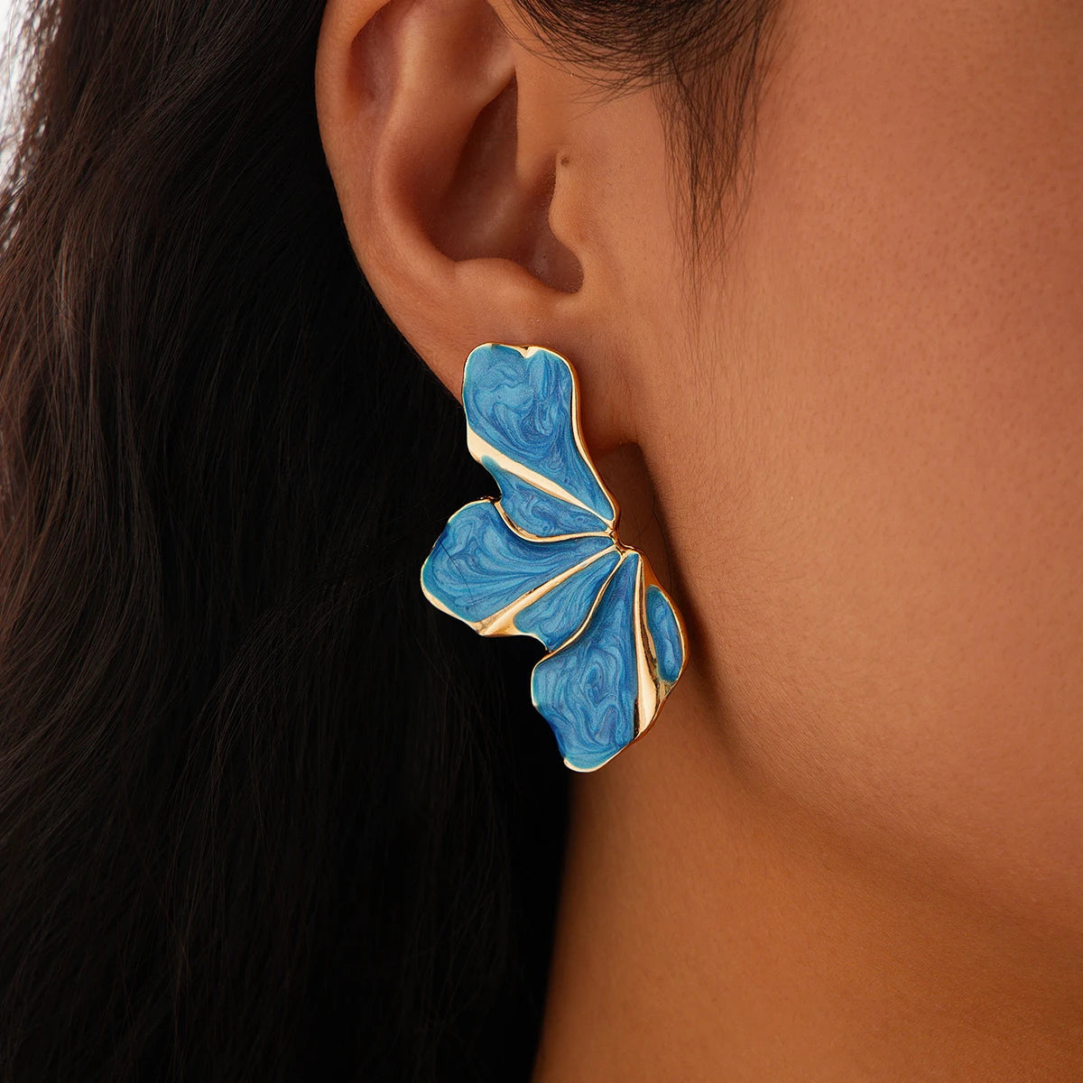 Brincos Elegantes Meia Flor com Pétalas de Luxo