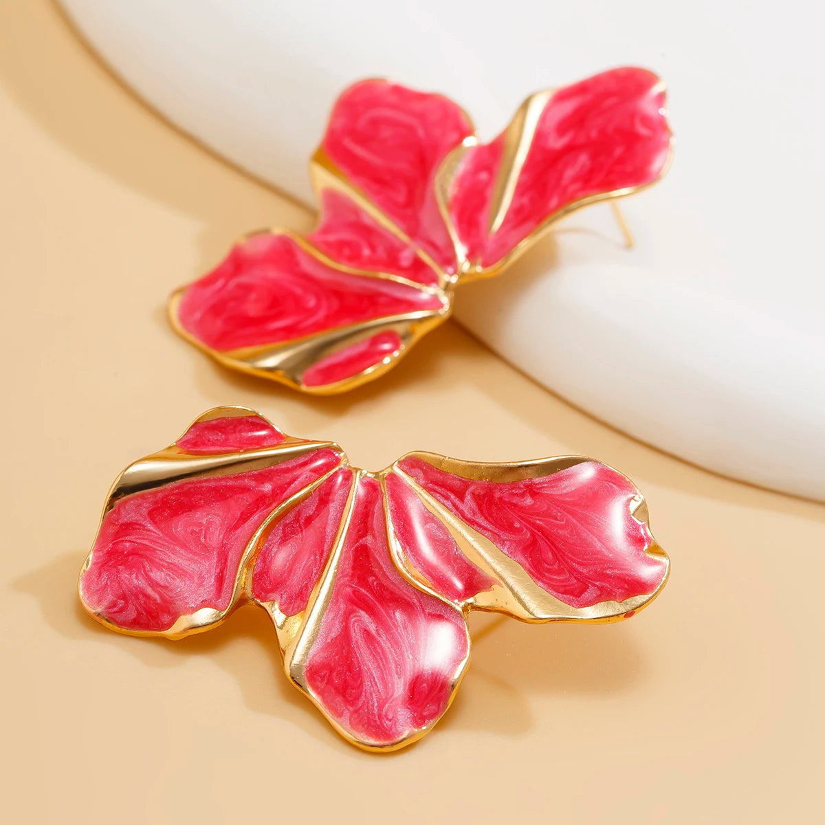 Brincos Elegantes Meia Flor com Pétalas de Luxo
