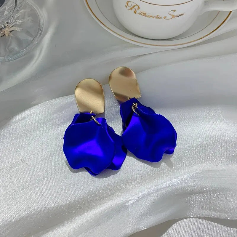Brincos Elegantes de Pétalas