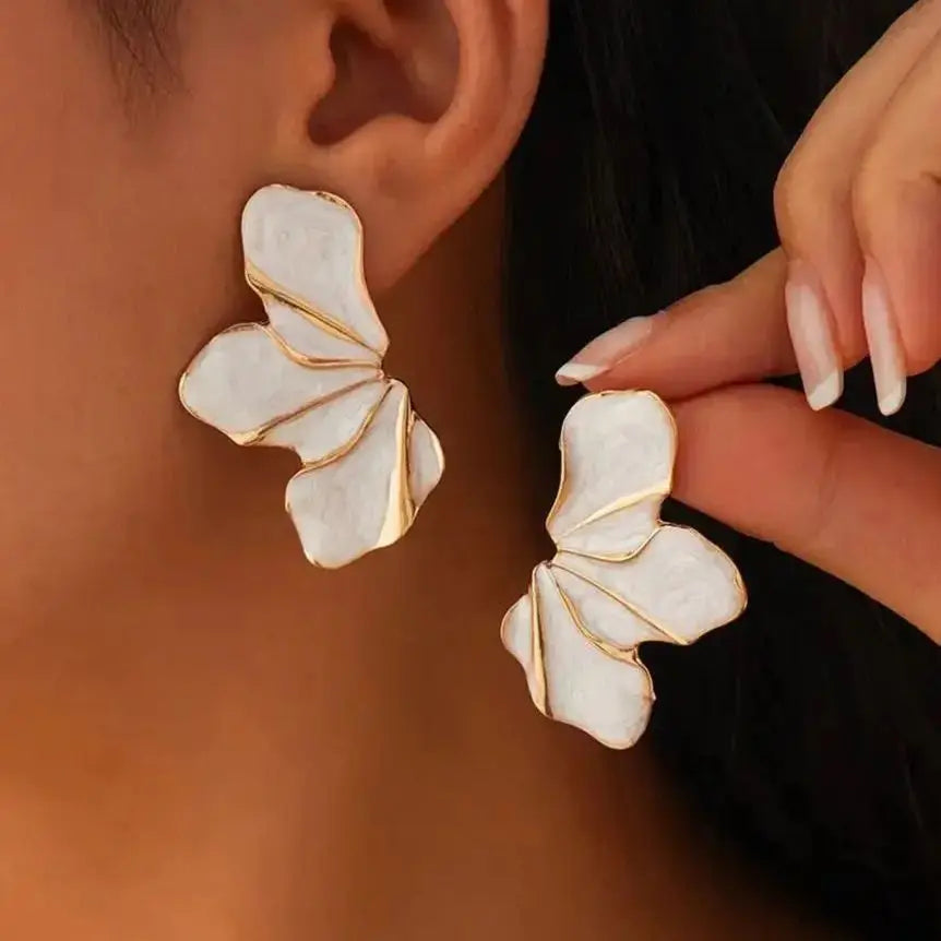 Brincos Elegantes Meia Flor com Pétalas de Luxo