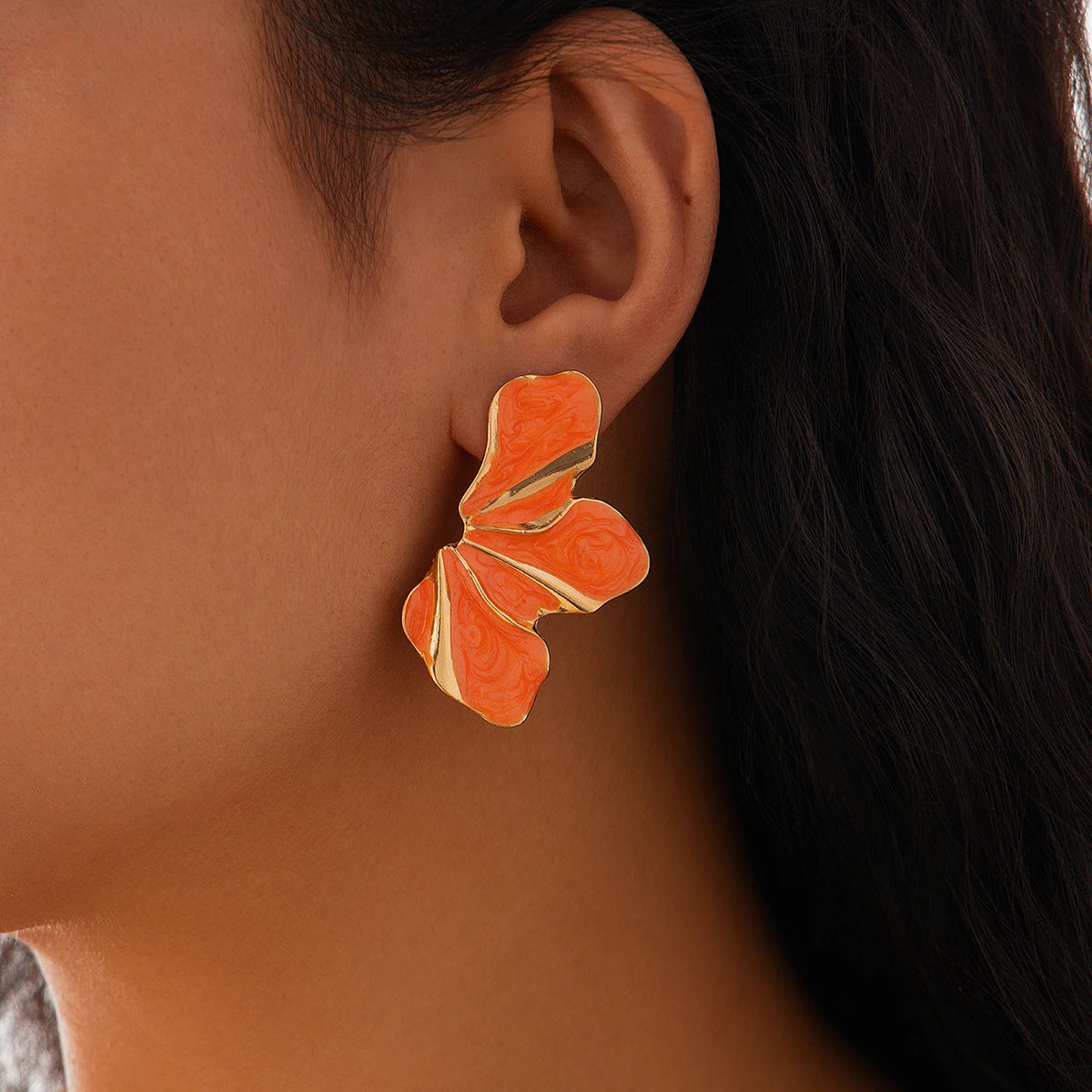 Brincos Elegantes Meia Flor com Pétalas de Luxo