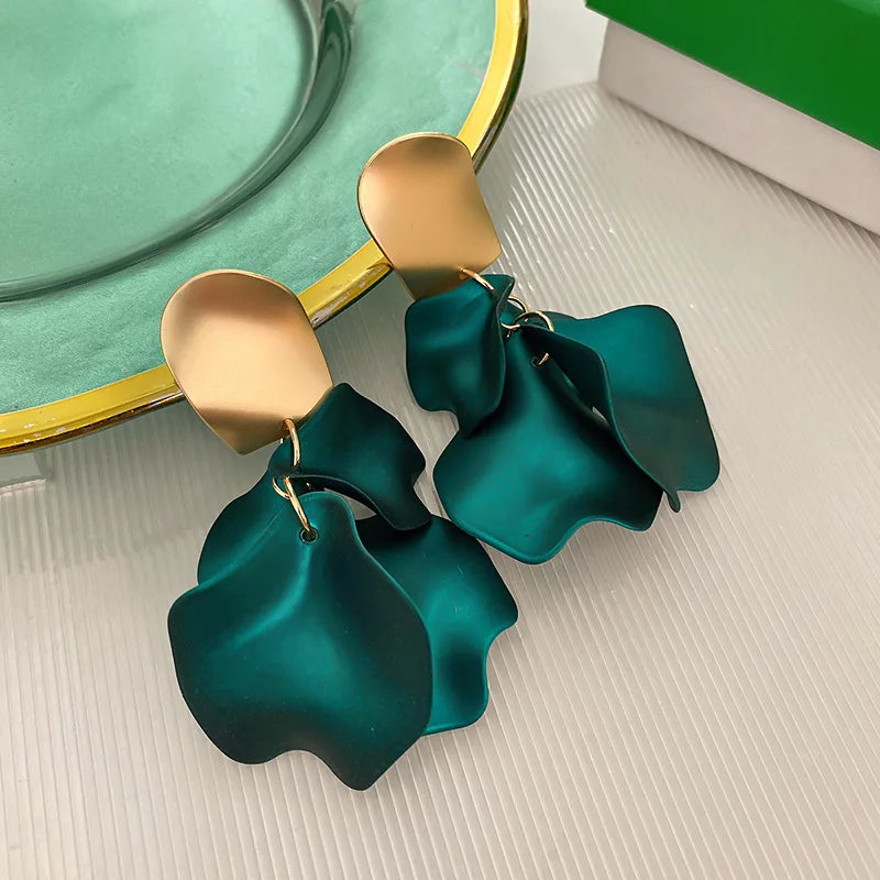 Brincos Elegantes de Pétalas