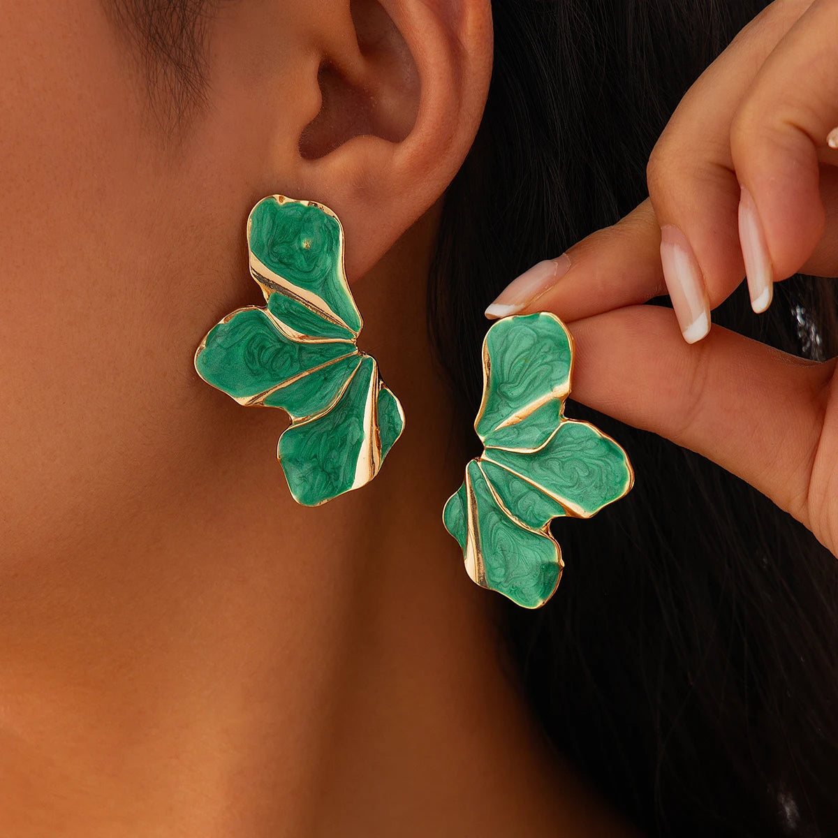 Brincos Elegantes Meia Flor com Pétalas de Luxo