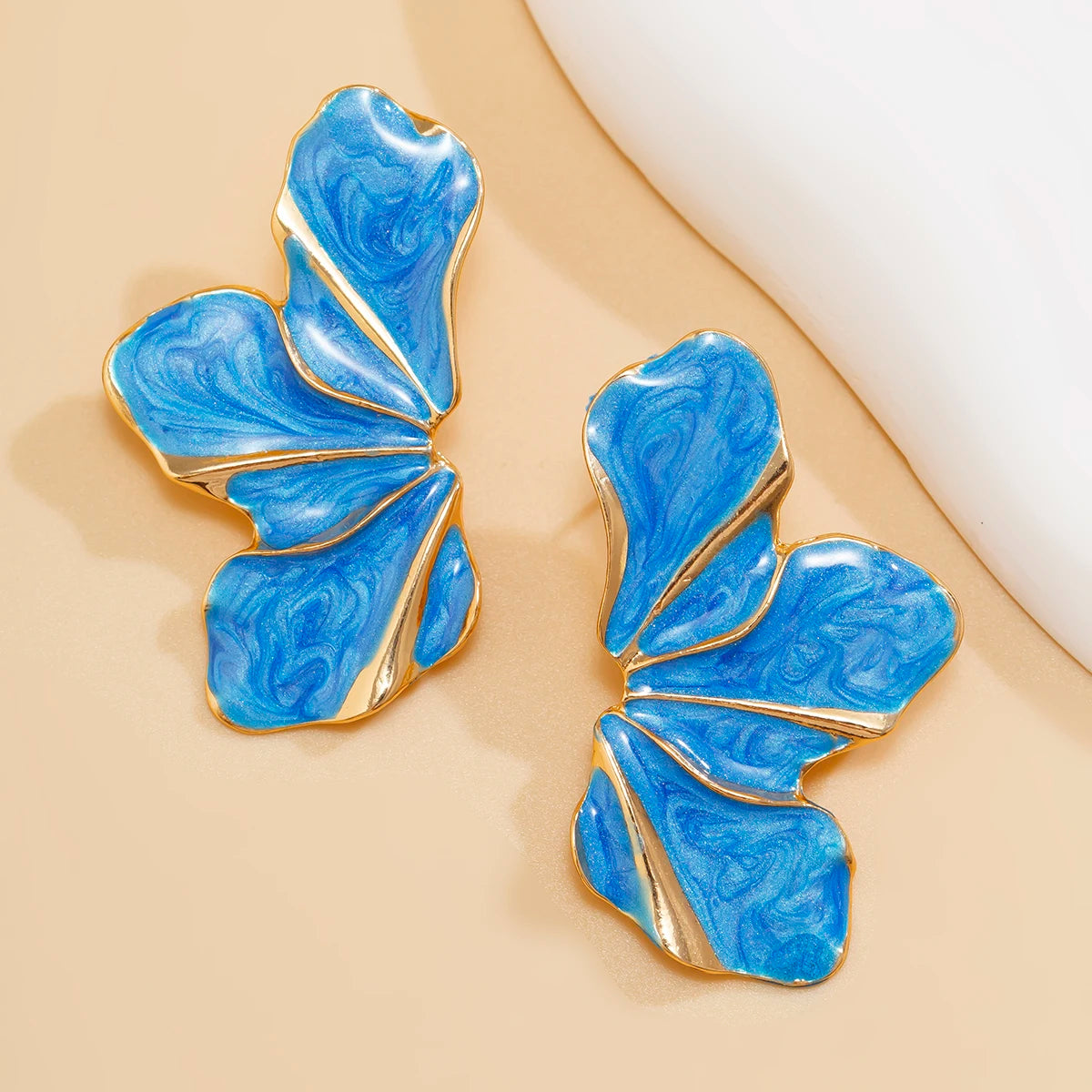 Brincos Elegantes Meia Flor com Pétalas de Luxo