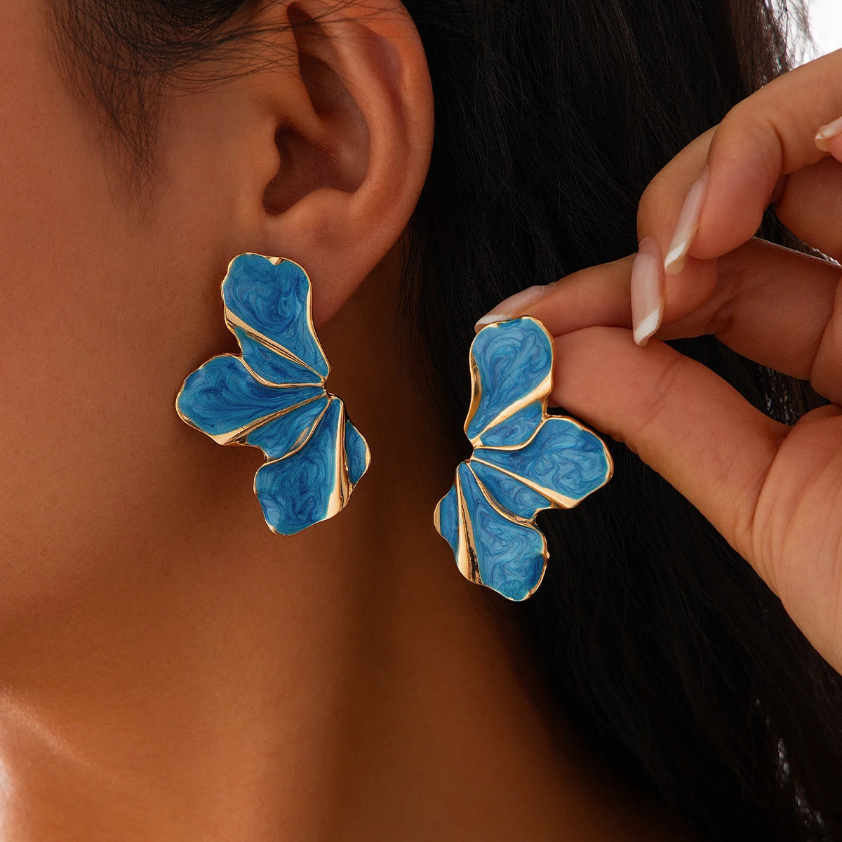 Brincos Elegantes Meia Flor com Pétalas de Luxo