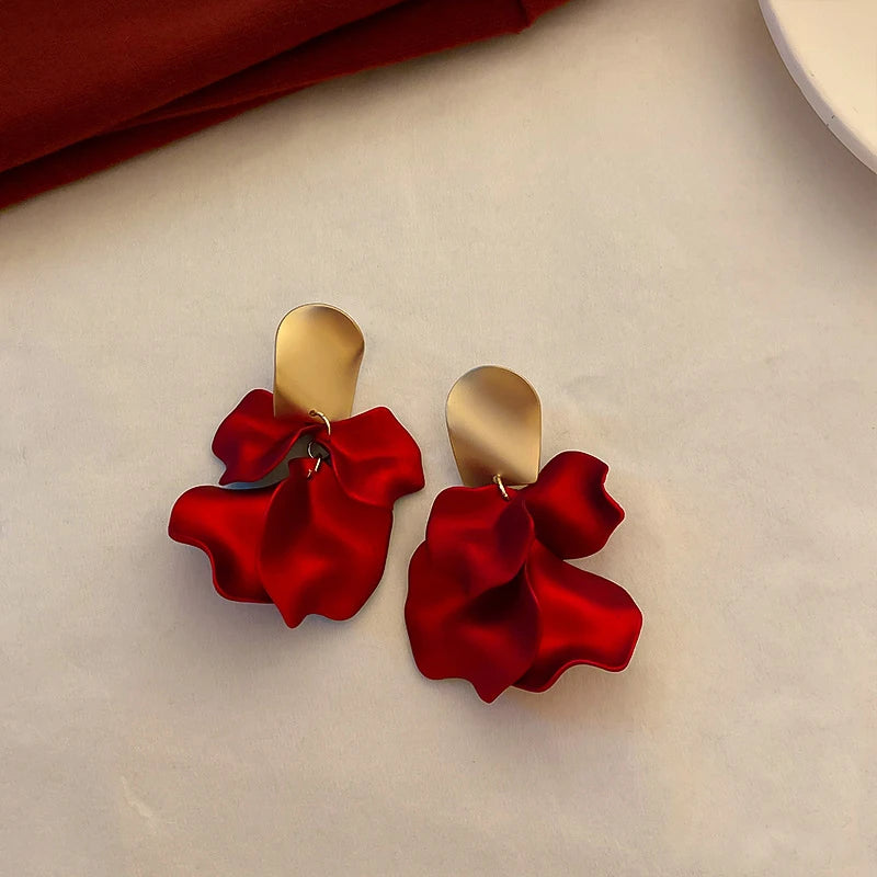 Brincos Elegantes de Pétalas